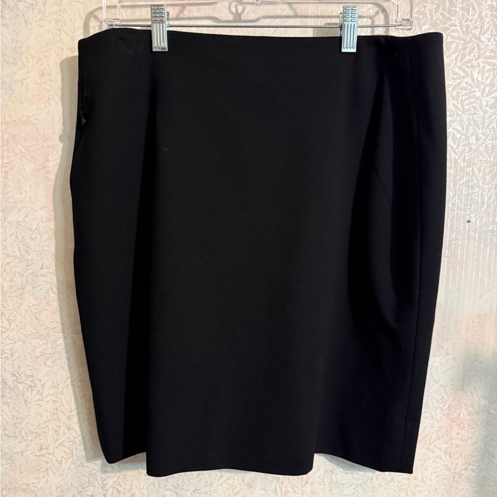 Akris Punto Black Tailored Pencil Skirt, Sz 10, Hidden Zip Pocket, Quiet Luxury